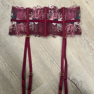NWT Victoria’s Secret Garter Belt Size XS/S